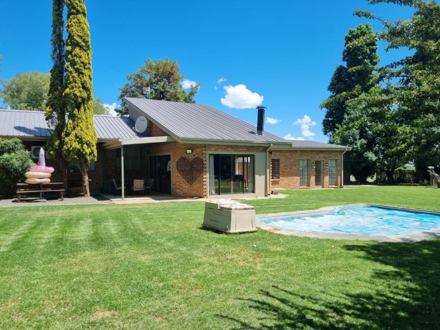 6 Bedroom Property for Sale in Fauresmith Rural Free State